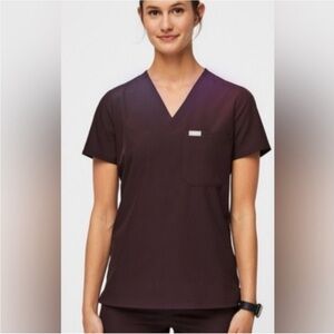 NWT Figs FREEx Catarina one-pocket scrub top in Dark Fig